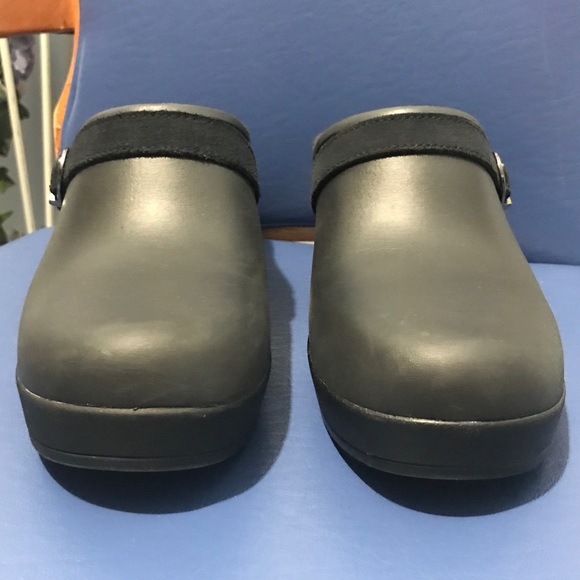 Crocs women’s dual comfort black Sarah clogs - Picture 14 of 16